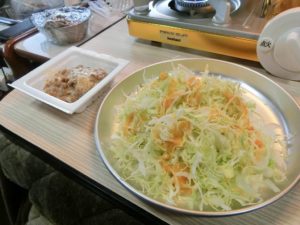 野菜サラダと納豆_180121