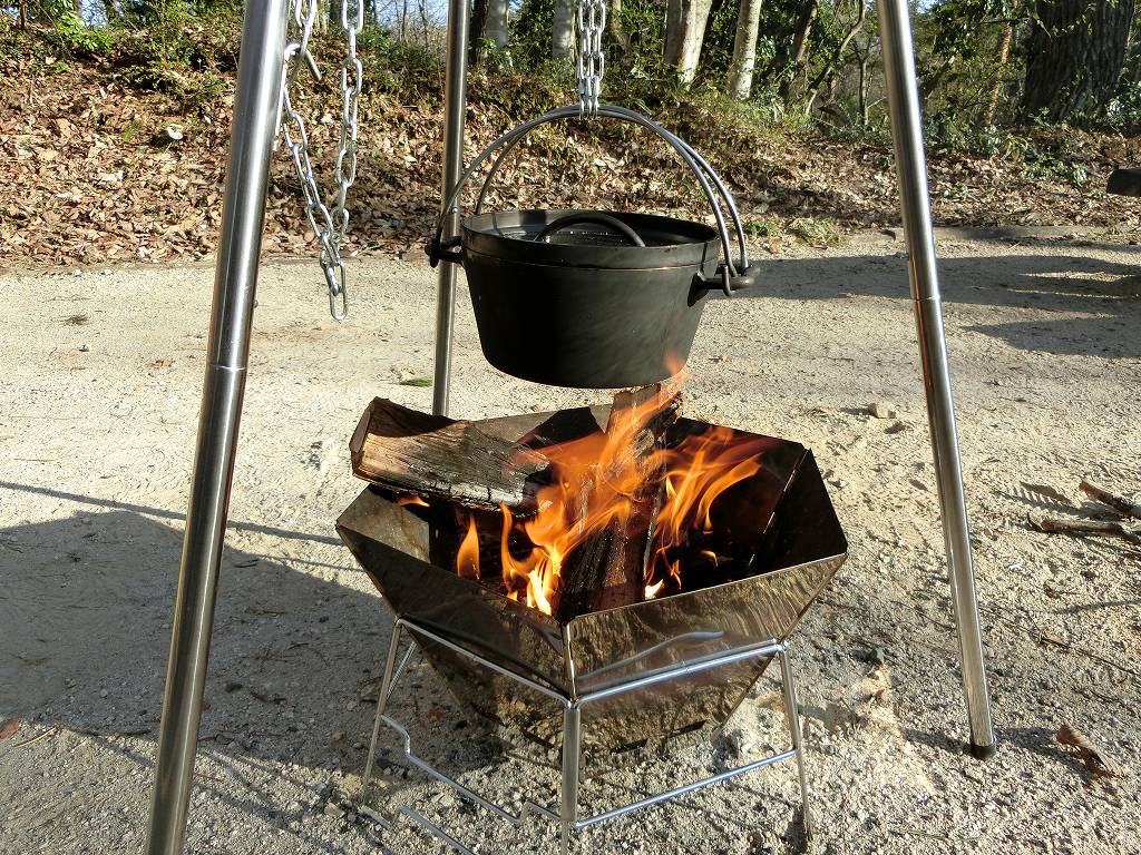 ダッチオーブンで焚き火料理_180422
