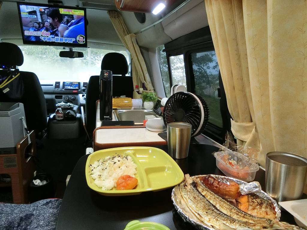 キャンプでも朝食は車内 ライスクッカーで炊きたてご飯 キャンピングカーで愉しむ 車中泊キャンプと旅紀行