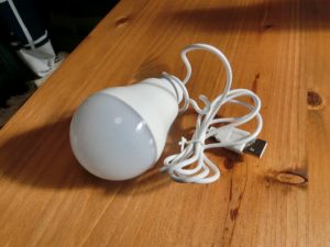 ダイソーの電球型USB_LEDライト_2_190127