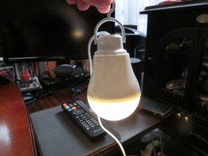 ダイソーの電球型USB_LEDライト_3_190127