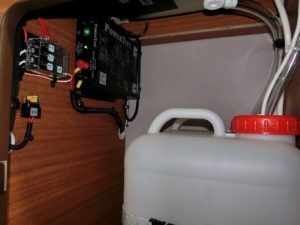 給排水タンクと充電器_20160830